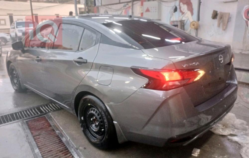 نيسان فيرسا